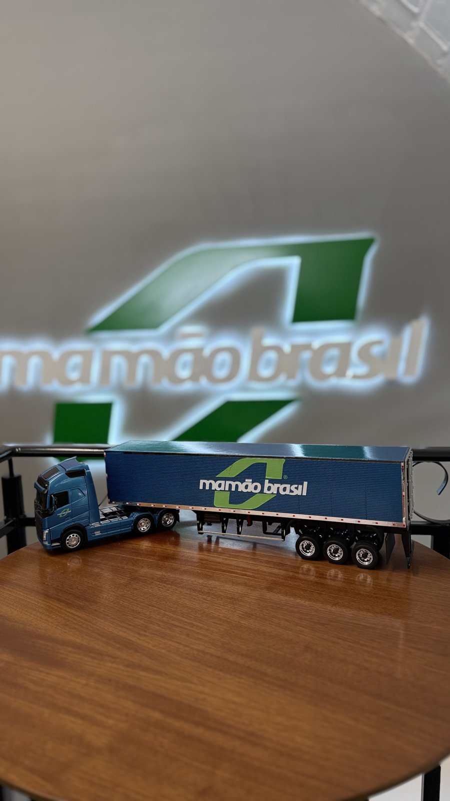 Miniatura do caminhão da frota Mamão Brasil