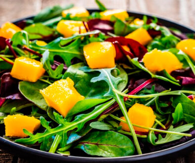 Salada Refrescante com Mamão Papaya e Rúcula